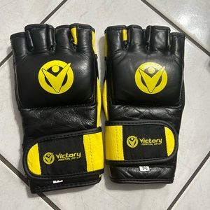 Used V1ctOry Gloves. Size YL